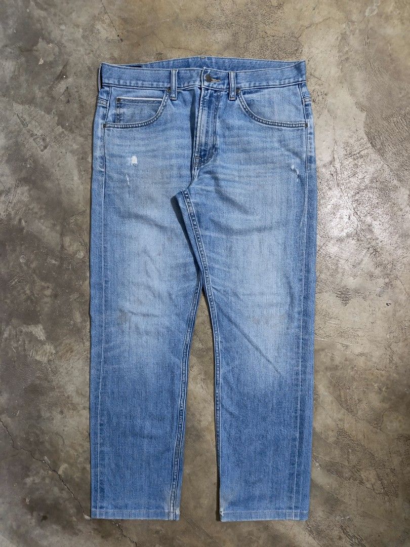 Lee 726 Regular Fit Premium Selvedge Denim Pants (Category: Jeans) located in Manila. Submitted by money_talksss (Listing ID 1467415021, Image 1). Description: -Complete tags -32W x 31L on tag, Fits L -34W x 10 Rise x 38L x 7.5 Leg opening -9.7/10 Color rate -As New Condition -Slight/Barely noticable rust stains and subtle distress. (Makes it look like a work wear) Ship via JNT/LALAMOVE/LBC South Caloocan Location //Color may vary on lighting con