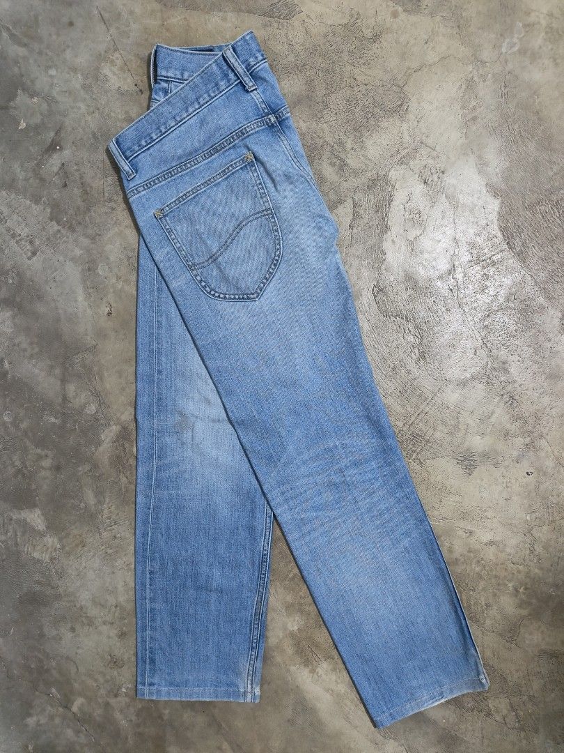 Lee 726 Regular Fit Premium Selvedge Denim Pants (Category: Jeans) located in Manila. Submitted by money_talksss (Listing ID 1467415021, Image 2). Description: -Complete tags -32W x 31L on tag, Fits L -34W x 10 Rise x 38L x 7.5 Leg opening -9.7/10 Color rate -As New Condition -Slight/Barely noticable rust stains and subtle distress. (Makes it look like a work wear) Ship via JNT/LALAMOVE/LBC South Caloocan Location //Color may vary on lighting con