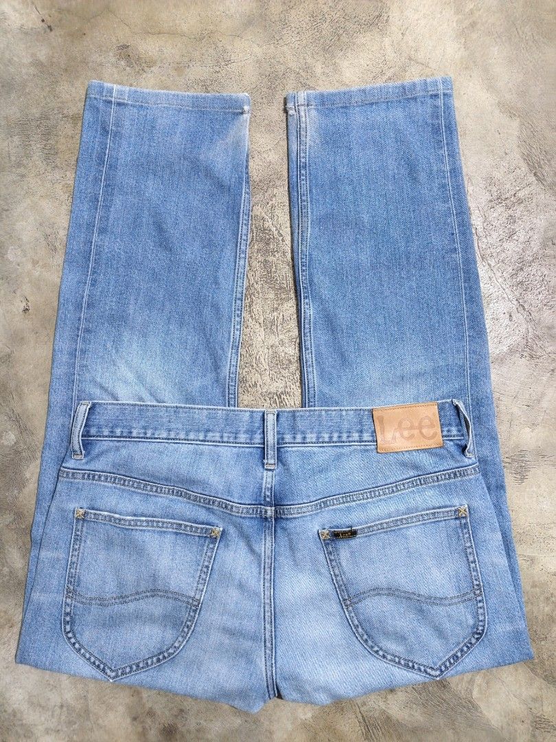 Lee 726 Regular Fit Premium Selvedge Denim Pants (Category: Jeans) located in Manila. Submitted by money_talksss (Listing ID 1467415021, Image 3). Description: -Complete tags -32W x 31L on tag, Fits L -34W x 10 Rise x 38L x 7.5 Leg opening -9.7/10 Color rate -As New Condition -Slight/Barely noticable rust stains and subtle distress. (Makes it look like a work wear) Ship via JNT/LALAMOVE/LBC South Caloocan Location //Color may vary on lighting con