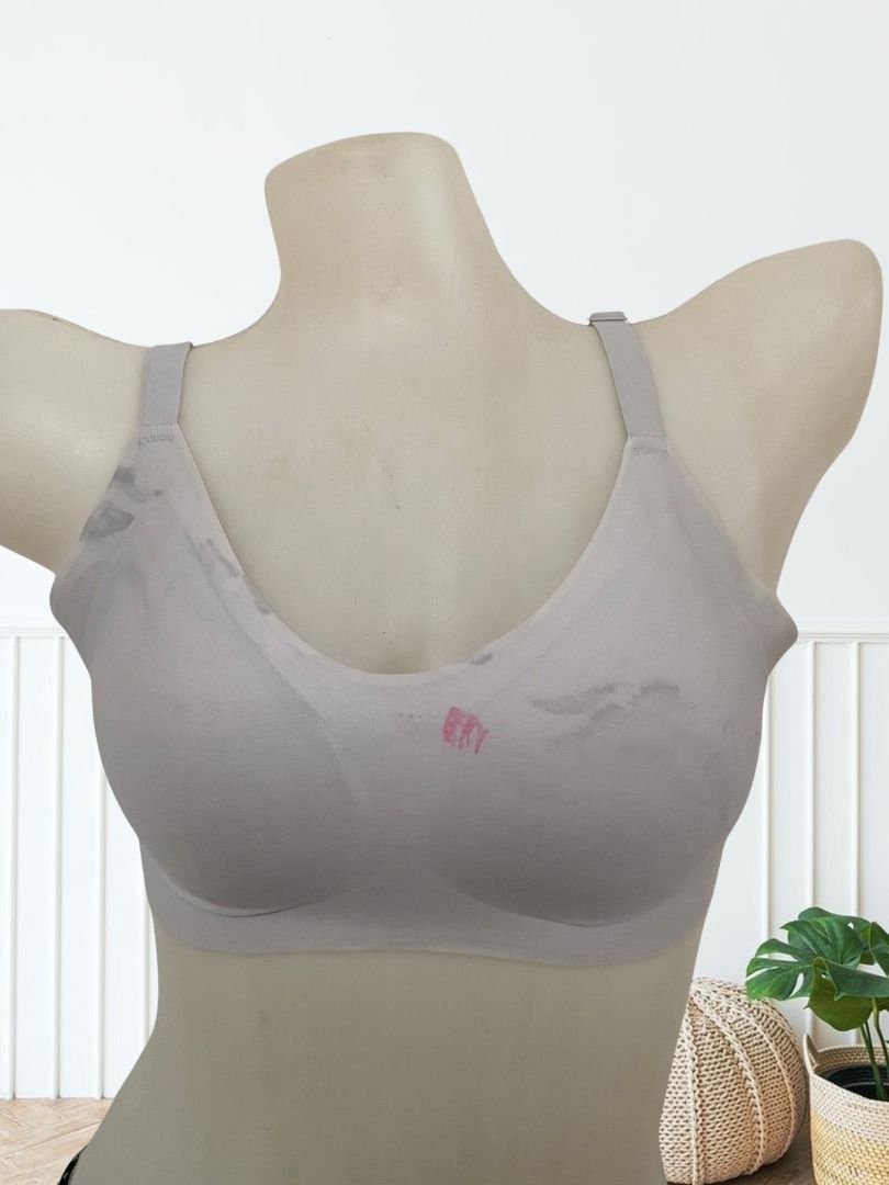 leloch.co BR0191 | Medium Light Gray Padded Bralette Top Adjustable Straps (Category: Undergarments & Loungewear) located in Mandaue City. Submitted by leloch.co (Listing ID 1467498484, Image 3). Description: 📌 IMPORTANT NOTE: The photos that the mannequin is wearing are actual. The human model is just an AI representation of how to style the clothes. 🛍️ PRODUCT DETAILS Item: Padded Bralette Top Item Code: BR0191 Color: Light Gray / Cool Gray S