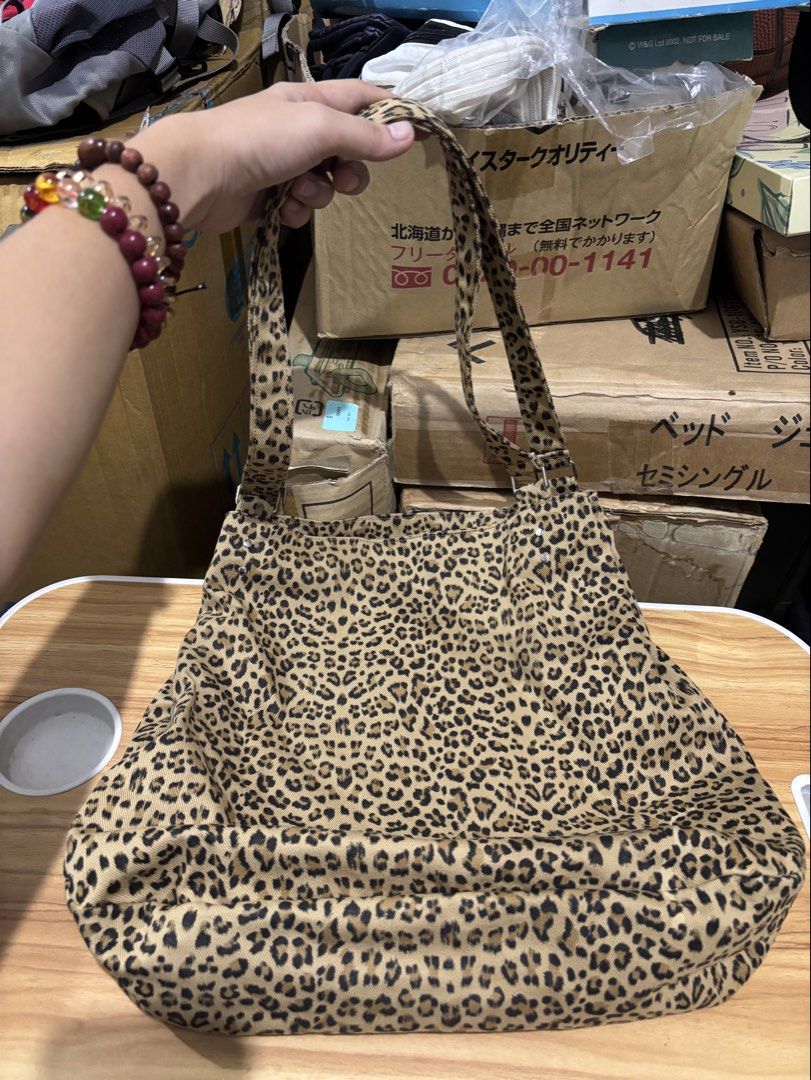 Leopard print shoulder tote bag (Category: Shoulder Bags) located in Calamba. Submitted by alnsurplus.028 (Listing ID 1467421101, Image 2). Description: large-capacity leopard print canvas shoulder tote bag + free pouch canvas materials unbranded but beautiful 😍 no issue like new we ship nationwide loc: calamba, laguna.