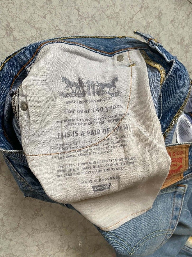 LEVI'S 505 (Category: Jeans) located in Laur. Submitted by itzeco999 (Listing ID 1467450908, Image 2). Description: Levis 505 699 plus ship.
