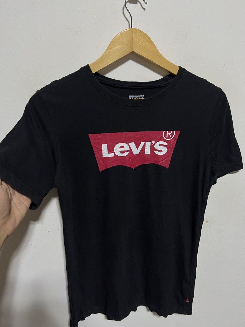 LEVIS BATWING LOGO TEE (Category: Shirts) located in Compostela. Submitted by kimoykimoy (Listing ID 1467459282, Image 2). Description: 🔘LËV1'S BATWING LOGO TEE FOR WOMENS🔘 Small Dimension: 18x25 Color rate & Condition: 9.5/10 Issue: Pinhole *Cotton Fabrics, No crack on print Authentic/Legit Location: Compostela, Davao de Oro, Mindanao Disclaimer: Not affiliated with any of the brands or company posted, and this post is not endorsed by or affil