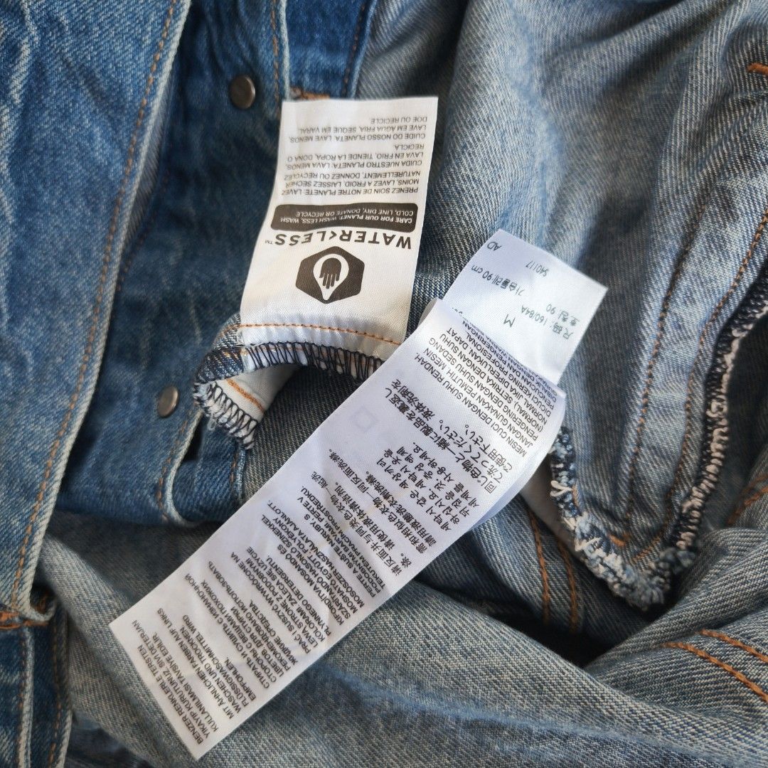 Levi's Denim Jacket Loosd Fit Size M (Category: Coats, Jackets and Outerwear) located in Tagum. Submitted by rednaxer05 (Listing ID 1467457690, Image 3). Description: - Brand: Levi's - Style: Classic denim jacket with medium blue wash - Size: Medium (Loose, relaxed fit) - Measurements: 24 inches across the chest, 26.5 inches in length - Details: Branded metal buttons, front chest pockets, side welt pockets, iconic red tab, and leather inner colla