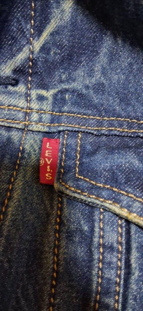 Levi's Denim Jacket Size M (Category: Coats, Jackets and Outerwear) located in Calamba. Submitted by elynkrenit24287 (Listing ID 1467431530, Image 3). Description: - Brand: Levi's 📌S-M 19x25 📌Cloth Rate 10.0 📌Design Rate 10.0 📌Color Rate 9.8 📌Like New Condition 📌Issue :none - Style: Denim jacket - Color: Medium blue wash - Size: M (tag on collar and inner label) - Features: Button-up front, chest flap pockets, side pockets, classic red Levi
