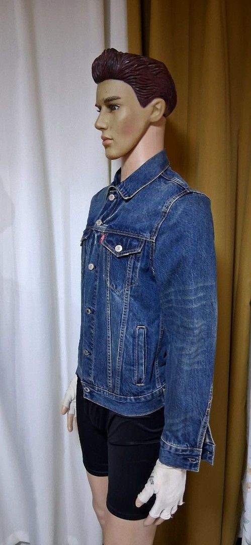 Levi's Denim Jacket Size M (Category: Coats, Jackets and Outerwear) located in Calamba. Submitted by elynkrenit24287 (Listing ID 1467431530, Image 2). Description: - Brand: Levi's 📌S-M 19x25 📌Cloth Rate 10.0 📌Design Rate 10.0 📌Color Rate 9.8 📌Like New Condition 📌Issue :none - Style: Denim jacket - Color: Medium blue wash - Size: M (tag on collar and inner label) - Features: Button-up front, chest flap pockets, side pockets, classic red Levi