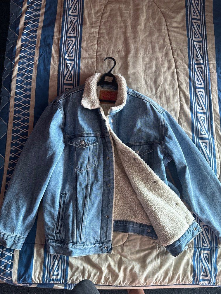 LEVIS DENIM JACKET WITH FUR SIZE LARGE (Category: Coats, Jackets and Outerwear) located in Caloocan City. Submitted by wasabrief (Listing ID 1467405720, Image 1). Description: Bought it January 2026, only used it once this September. Looks new RFS: too loose for me now.
