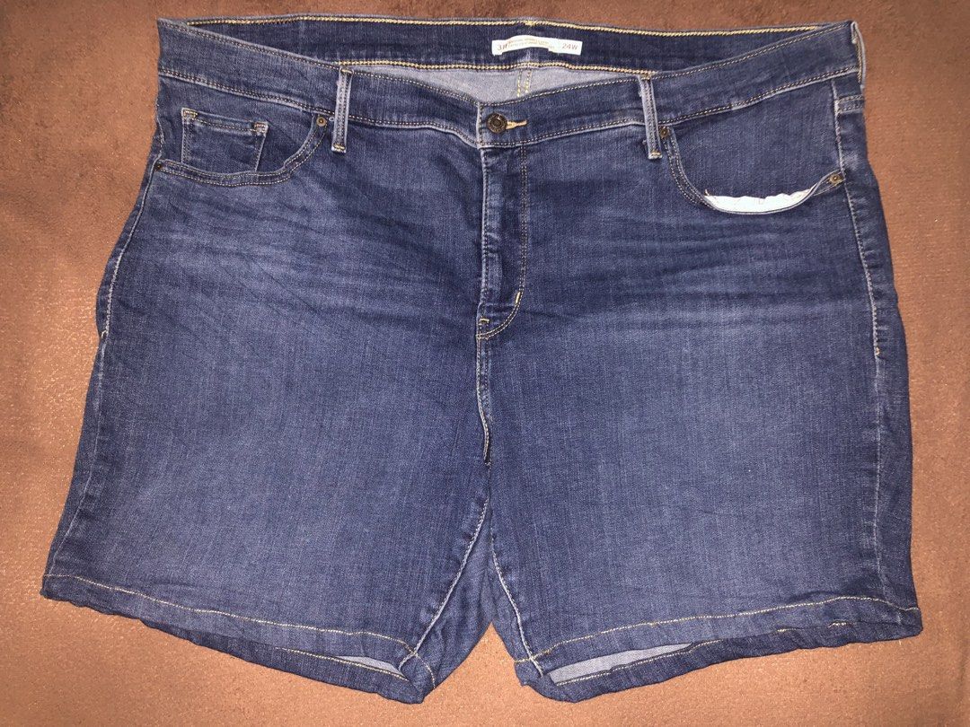 Levis denim short (Category: Shorts) located in Virac. Submitted by valll_ (Listing ID 1467460512, Image 1). Description: Levis Size 44 Length 17 Excellent condition No issue.