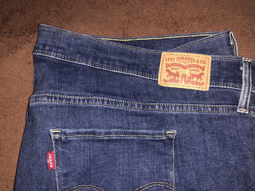 Levis denim short (Category: Shorts) located in Virac. Submitted by valll_ (Listing ID 1467460512, Image 2). Description: Levis Size 44 Length 17 Excellent condition No issue.