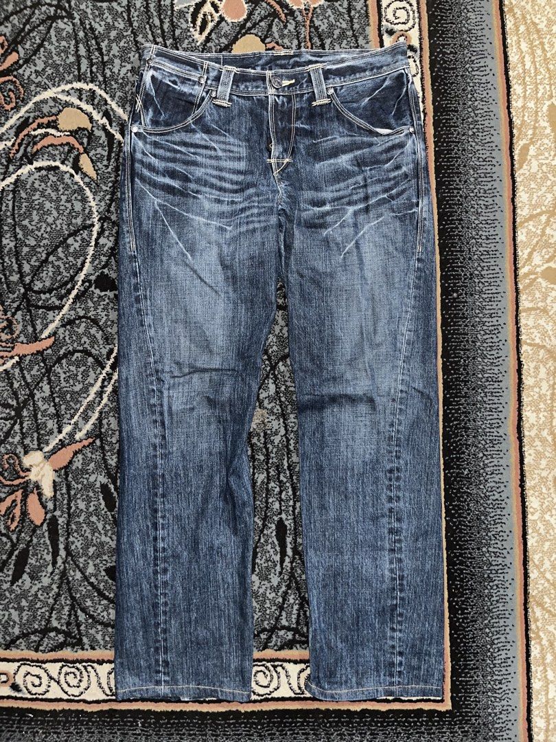 Levi's Engineered Curved Leg Ergonomic Jeans (Category: Jeans) located in Manila. Submitted by kashjulliane (Listing ID 1467366610, Image 1). Description: - Brand: Levi's Engineered Jeans - Color: Dark wash blue - Size: Waist 32 - Material: 100% cotton (Made in China) - Features: Signature twisted side seam construction, branded hardware, and classic back pocket stitching - Condition: Excellent, clear interior tags and waistband labels length 40”