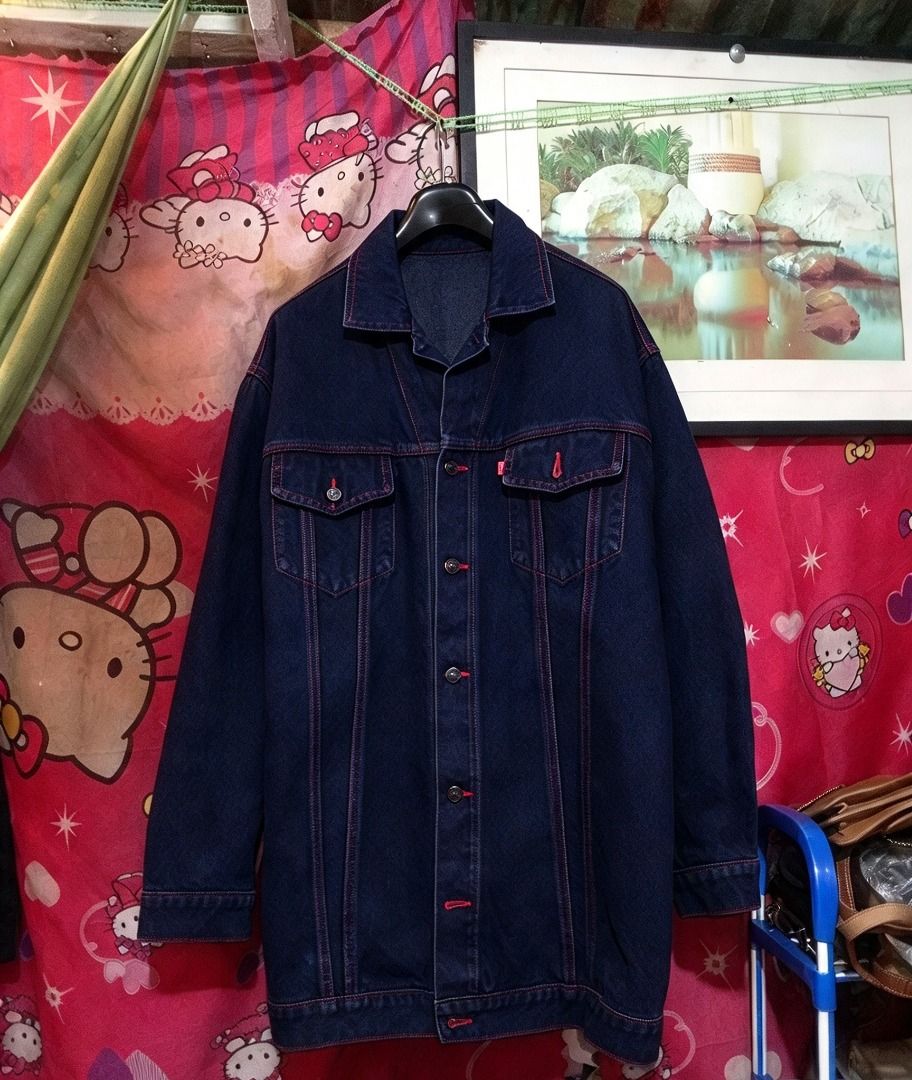 Levi's Long Denim Jacket Dark Blue Red Stitching (Category: Coats, Jackets and Outerwear) located in Caloocan City. Submitted by grandcloud.a0efa7 (Listing ID 1467590660, Image 1). Description: Levi's Dark Navy Denim Jacket — Size Large ✨ Original Levi's, maganda pa ang kondisyon 🔹 Red Tab — legit 📏 Size Large, oversized long fit 💰 ₱650 | 📍 Valenzuela 🚚 Shipping J&T — buyer's cost Message to buy! 😊 .