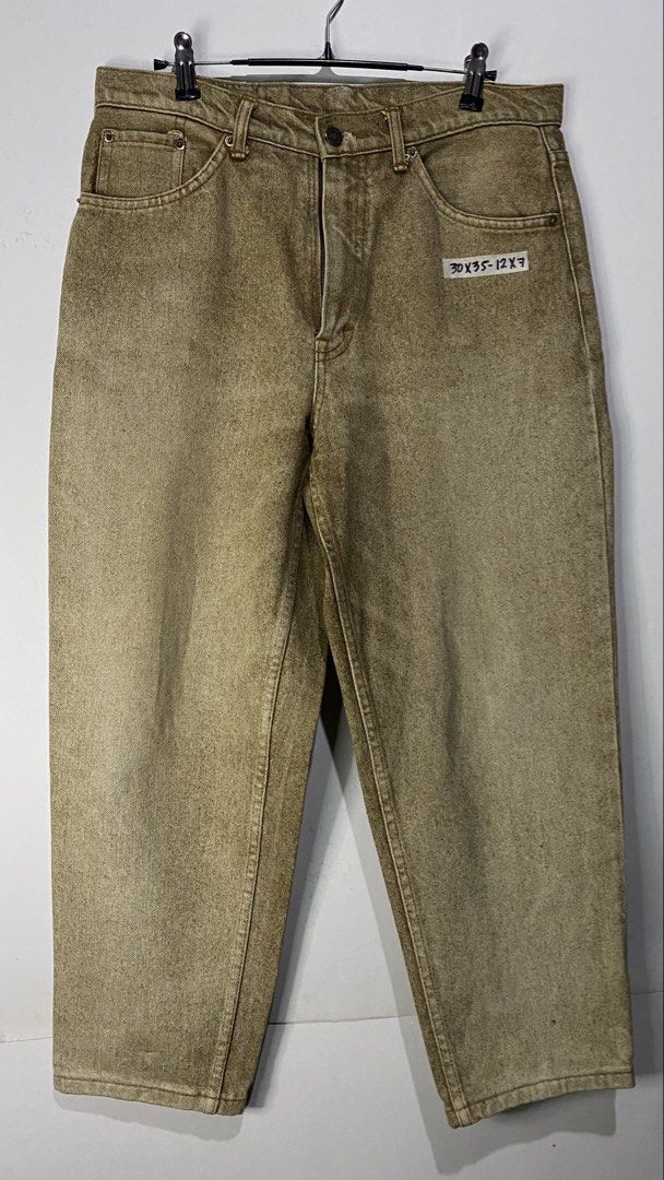 Levis pants (Category: Jeans) located in Jaen. Submitted by oshimamark58418 (Listing ID 1467405966, Image 2). Description: WIDTH 30 LENGTH 35 THIGH 12 LEG OPENING 7.