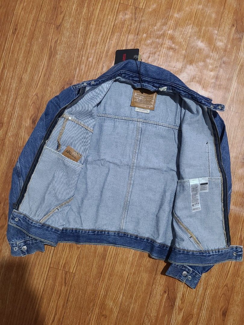 Levi's Premium Twist Trucker Jacket Relaxed Fit Medium (Category: Coats, Jackets and Outerwear) located in Caloocan City. Submitted by naldz82 (Listing ID 1467463064, Image 3). Description: Levi's Premium Twist Trucker Jacket Relaxed Fit Medium Brand new 23x25 Meet up or Pick up: North Caloocan Bagong Silang MOP: Palawan Pay, MAYA Courier: Lalamove Or J&T Price: 2,500.