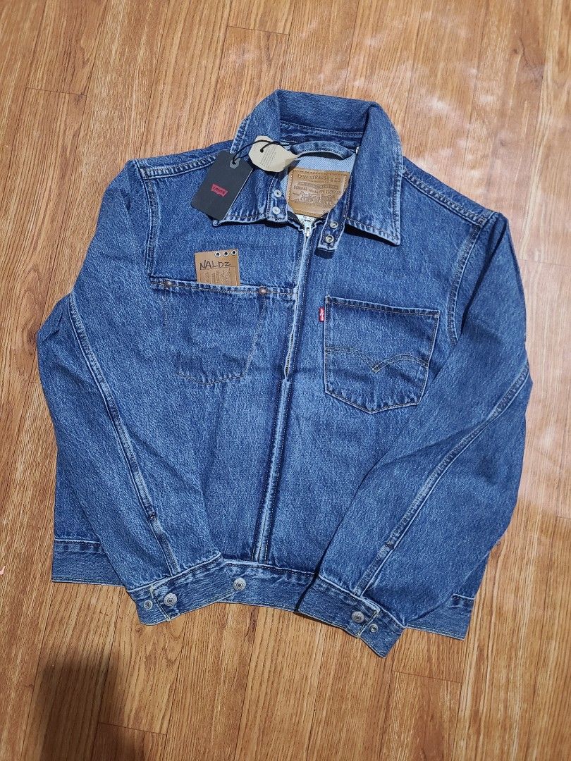 Levi's Premium Twist Trucker Jacket Relaxed Fit Medium (Category: Coats, Jackets and Outerwear) located in Caloocan City. Submitted by naldz82 (Listing ID 1467463064, Image 1). Description: Levi's Premium Twist Trucker Jacket Relaxed Fit Medium Brand new 23x25 Meet up or Pick up: North Caloocan Bagong Silang MOP: Palawan Pay, MAYA Courier: Lalamove Or J&T Price: 2,500.