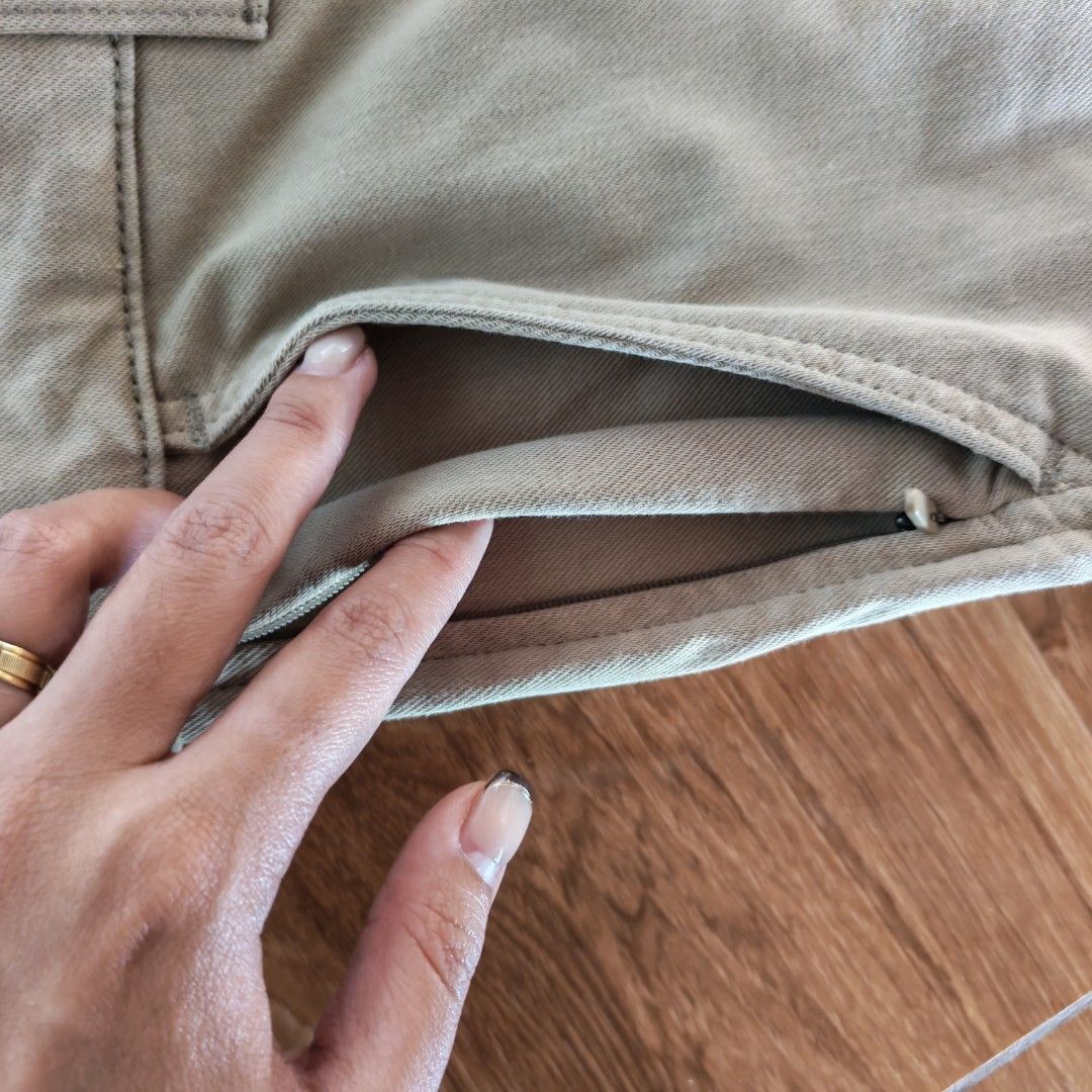 Levi's Taper Shorts (Category: Shorts) located in Baguio. Submitted by north.archive (Listing ID 1467403279, Image 3). Description: w:32 L: 19.