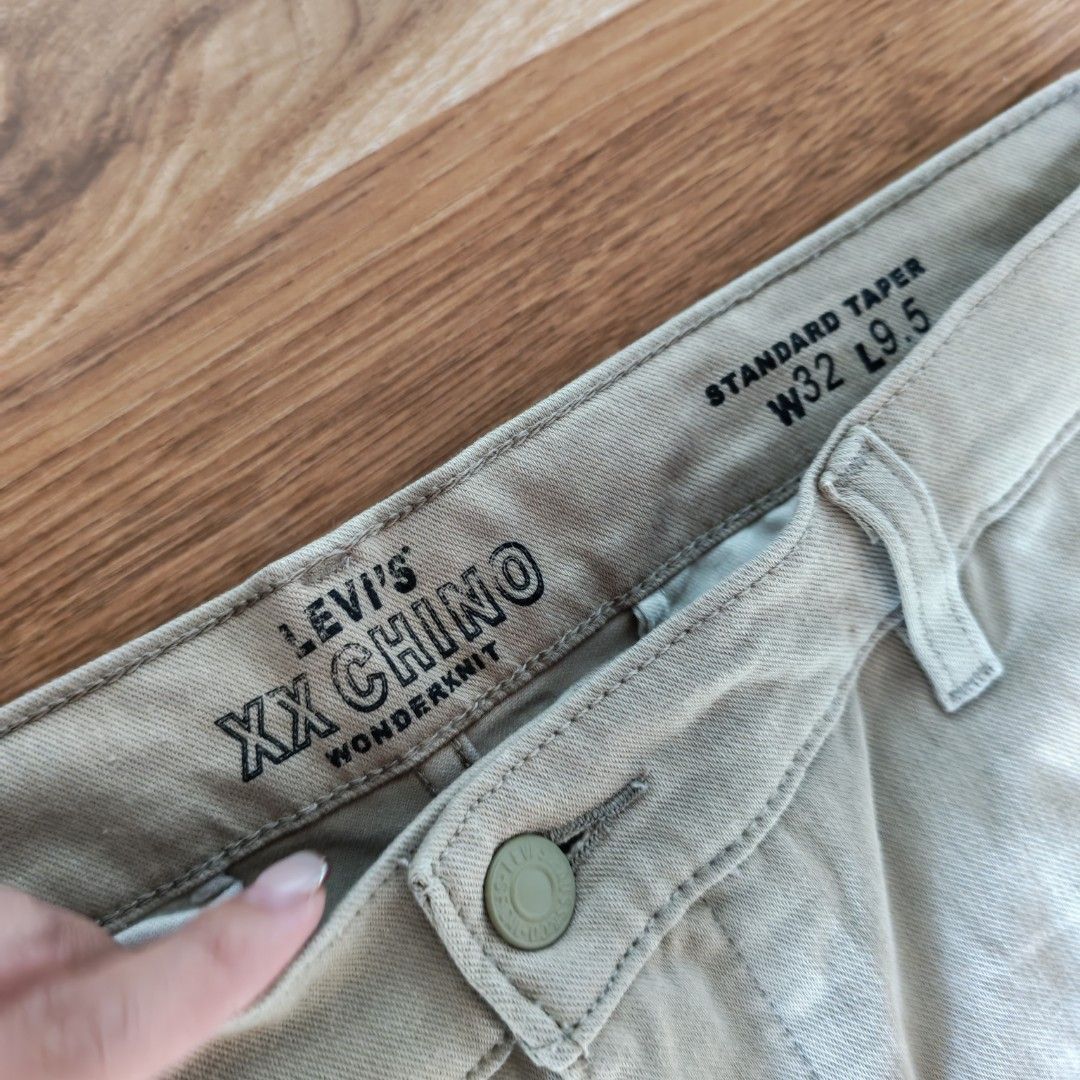 Levi's Taper Shorts (Category: Shorts) located in Baguio. Submitted by north.archive (Listing ID 1467403279, Image 2). Description: w:32 L: 19.