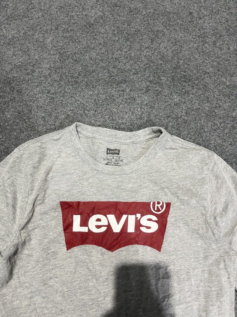Levi’s tshirt (Category: Tshirts & Polo Shirts ) located in Lapu Lapu. Submitted by jhonrener41426 (Listing ID 1467467363, Image 2). Description: Fit to XS & small Dimes 17x24.5 Excellent condition Color rate 9.8/10 Authentic Issue none .