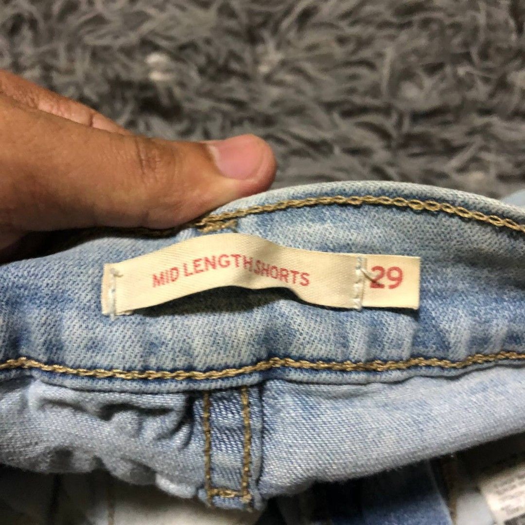Levi's Women's Short (Category: Shorts) located in Camiling. Submitted by thriftscape2024 (Listing ID 1467462587, Image 3). Description: Excellent Condition Color rate: 9/10 Issue: ❌❌❌ W: 28 L: 15 Thigh: 11 Leg Opening: 10.