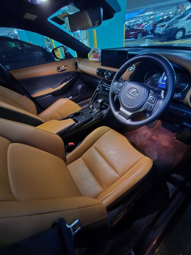 Lexus IS300h Hybrid executive Auto (Category: Used Cars) located in Singapore. Submitted by simpletontan (Listing ID 1467512539, Image 2). Description: Grey Lexus sedan in solid condition. Spacious cabin featuring premium tan leather seats throughout. Modern steering wheel controls, clear digital dashboard display showing low mileage. Clean interior setup with ample legroom for passengers. Smooth exterior paint finish. Super Well maintained and r