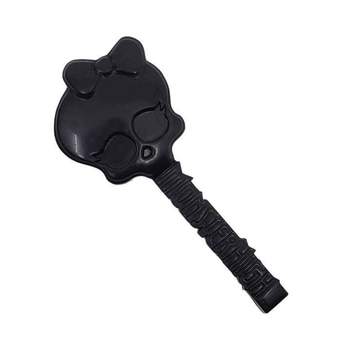 LF Monster High black hair brushes (Category: Kids Toys) located in Manila. Submitted by d4ydr3amz (Listing ID 1467533788, Image 1). Description: Looking for monster high black hair brushes I need 2 of them I can buy one of them for 50₱ but 100₱ for both + shipping Mop: Gcash only Mod: J&t Delivery.