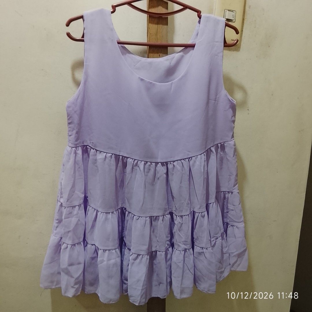 Light purple sleeveless tiered ruffle blouse (Category: Sleeveless) located in Valenzuela. Submitted by beth45.phoenix (Listing ID 1467393156, Image 1). Description: Light purple sleeveless top featuring a tiered ruffle design and scoop neckline. Soft, lightweight, and perfect for pairing with jeans or shorts..