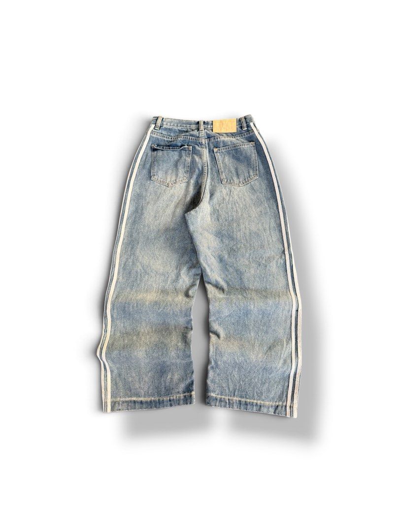 Light Washed 3 Stripes Baggy Jeans (Category: Jeans) located in General Santos City (Dadiangas). Submitted by archives_haus (Listing ID 1467451940, Image 2). Description: Light Washed 3 Stripes Baggy Jeans W - 30 to 32 L - 40 T - 14.5 H - 11.2 hard denim / thick denim / heavy belt not included (for attention) not customize stripes! minimal stains (idk if washable) nice fits.