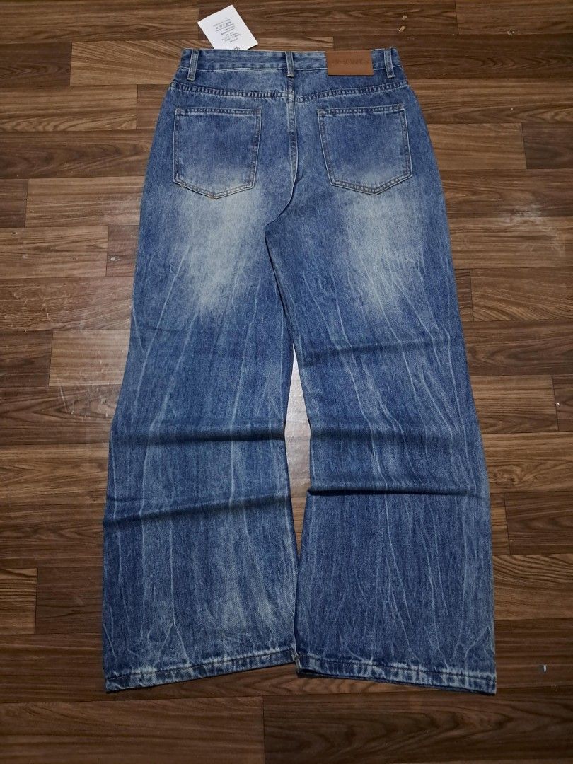 LightWash Bootcut Jeans (Category: Jeans) located in Quezon City. Submitted by fritzyurii (Listing ID 1467493881, Image 3). Description: 30-31x41.5x12.5x11.5.
