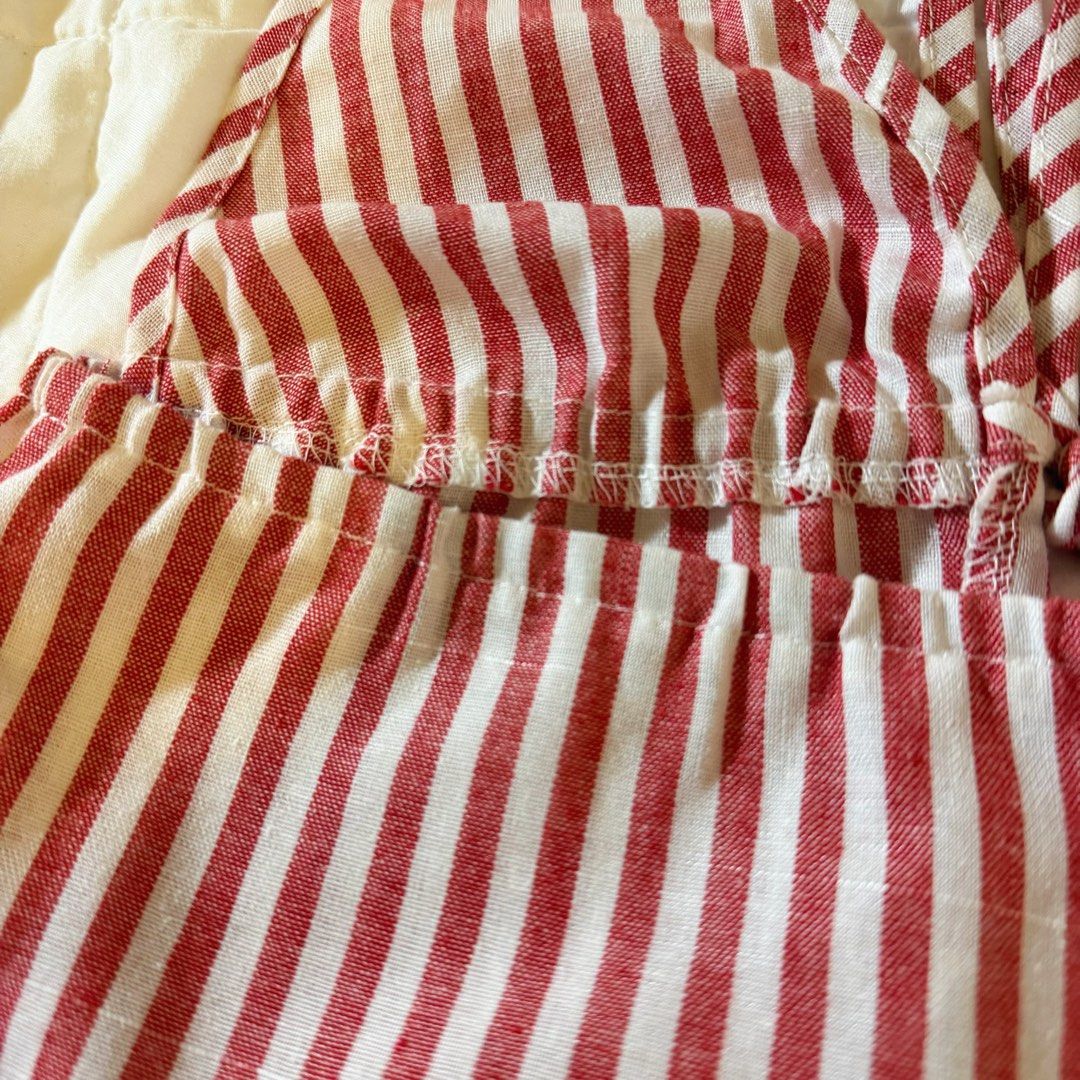 linen red & white striped tie front halter backless top (Category: Sleeveless) located in Makati City. Submitted by tunap0keb0wl (Listing ID 1467560500, Image 3). Description: rfs: need closet space - size xs on tag (fits size xxs-s) - lightweight breathable linen material - with ties in front to adjust bust & garterized at the back - adjustable halter tie straps - soooo flattering!! perfect for summer/holiday season 🎅🏽⛱️🍷🛥️ - worn 2x only - 