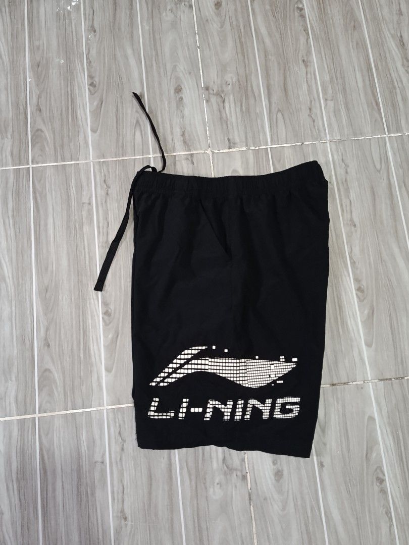 LINING LARGE LOGO DRIFIT SHORT (freeshipping) (Category: Activewear) located in Quezon City. Submitted by gyl-stop (Listing ID 1467528906, Image 2). Description: free shipping 24-28 x 17.5 excellent condi cr: 9.8/10 issue: none.