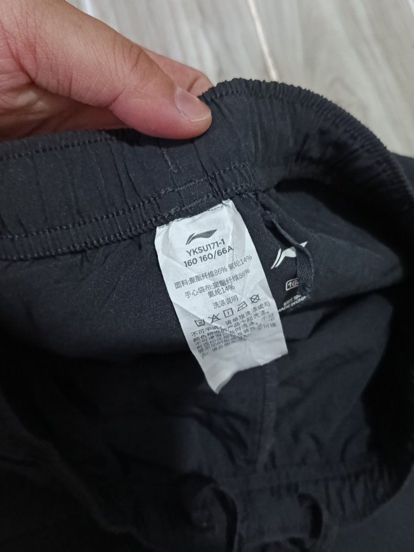 LINING LARGE LOGO DRIFIT SHORT (freeshipping) (Category: Activewear) located in Quezon City. Submitted by gyl-stop (Listing ID 1467528906, Image 3). Description: free shipping 24-28 x 17.5 excellent condi cr: 9.8/10 issue: none.