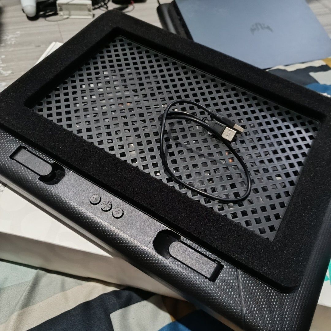 LLANO V22 LAPTOP COOLER (Category: Other Accessories) located in Guiguinto. Submitted by 333ydkme (Listing ID 1467389935, Image 1). Description: LLANO V22 LAPTOP COOLER LIKE NEW USED FEW TIMES WITH RGB SRP 1800~ RFS: UPGRADE PHP 1300.