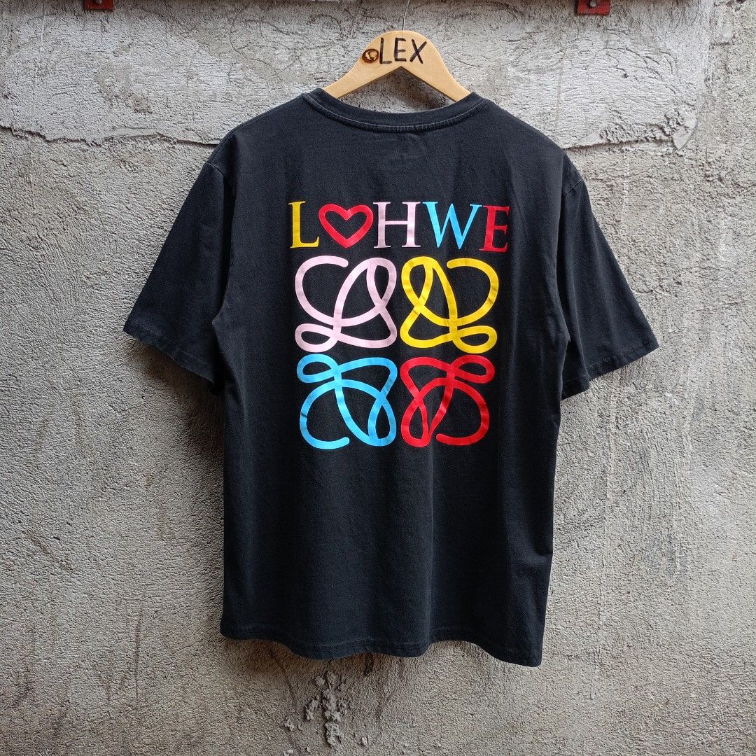 LOEWE BLACK TEE (Category: Formal Shirts) located in Koronadal. Submitted by thriflex.29 (Listing ID 1467477263, Image 2). Description: L*EWE BLACK TEE Size: Medium Measurements: Width 21 Length 27.5 Condition: 9/10 - Excellent Colorate: 9/10 No Issue Mine: 350.