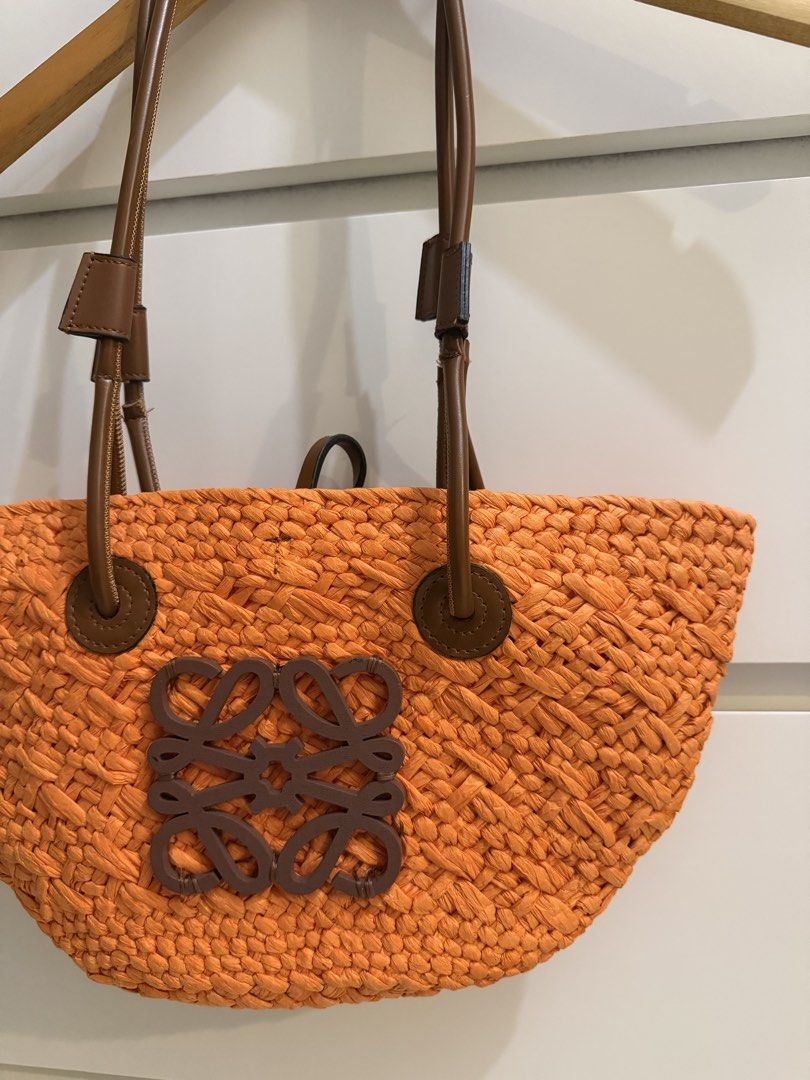 Loewe Woven Beach Tote Bag Orange (Category: Beach Bags) located in Makati City. Submitted by lvshop_mnl (Listing ID 1467544837, Image 2). Description: .