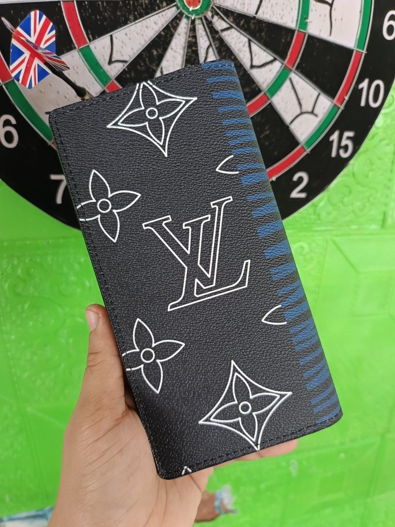 long wallet for men (Category: Wallets & Card holders) located in Ozamiz City. Submitted by kapesteba112457 (Listing ID 1467483318, Image 2). Description: long wallet for men for only 900 pesos .. pasook pang regalo. Malinis mabango at matibag . Selected preloved from Japan/Korea...