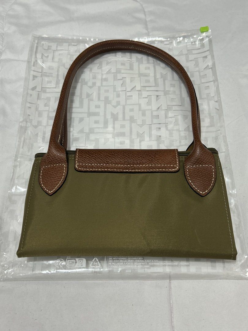 Longchamp Le Pliage Khaki (Category: Luxury Bags & Wallets) located in Quezon City. Submitted by luxurybyluci (Listing ID 1467601212, Image 2). Description: Longchamp Le Pliage Khaki Medium & Large 7,000 Medium 7,500 Large with inclusion authentic .