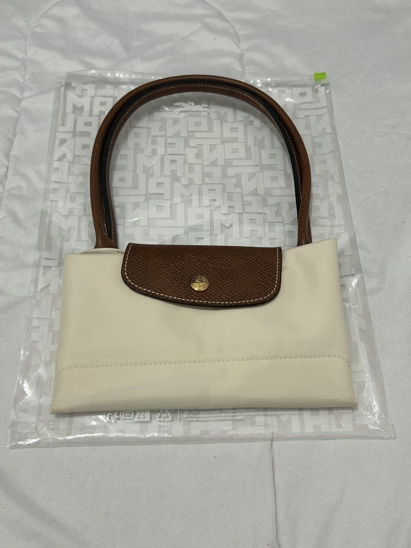 Longchamp Le Pliage Papier (Category: Luxury Bags & Wallets) located in Quezon City. Submitted by luxurybyluci (Listing ID 1467601143, Image 1). Description: Longchamp Le Pliage Papier Medium & Large 7,000 Medium 7,500 Large with inclusion authentic .