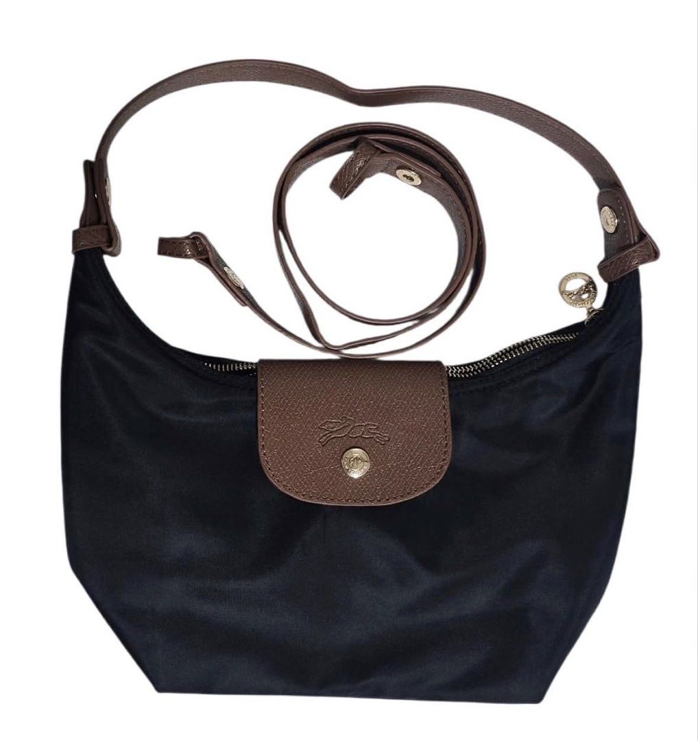 Longchamp Re-Play Small Hobo Bag Black (Category: Luxury Bags & Wallets) located in Mexico. Submitted by littleastrathings (Listing ID 1467481061, Image 3). Description: Longchamp small-medium size With long strap Japan purchased NGA Super ganda pwede kili bag/pwede sling bag Black color Super spacious inside What you see is what you get Brandnew condition Free sf.