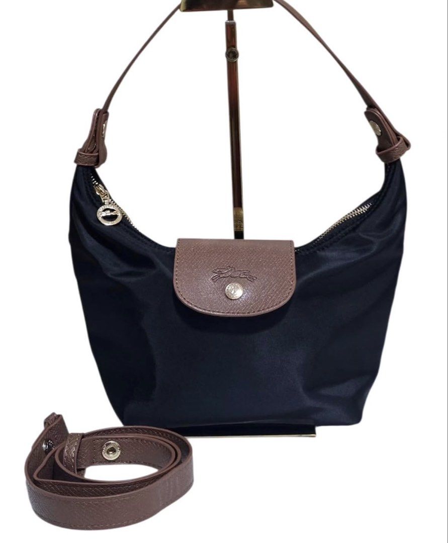 Longchamp Re-Play Small Hobo Bag Black (Category: Luxury Bags & Wallets) located in Mexico. Submitted by littleastrathings (Listing ID 1467481061, Image 1). Description: Longchamp small-medium size With long strap Japan purchased NGA Super ganda pwede kili bag/pwede sling bag Black color Super spacious inside What you see is what you get Brandnew condition Free sf.