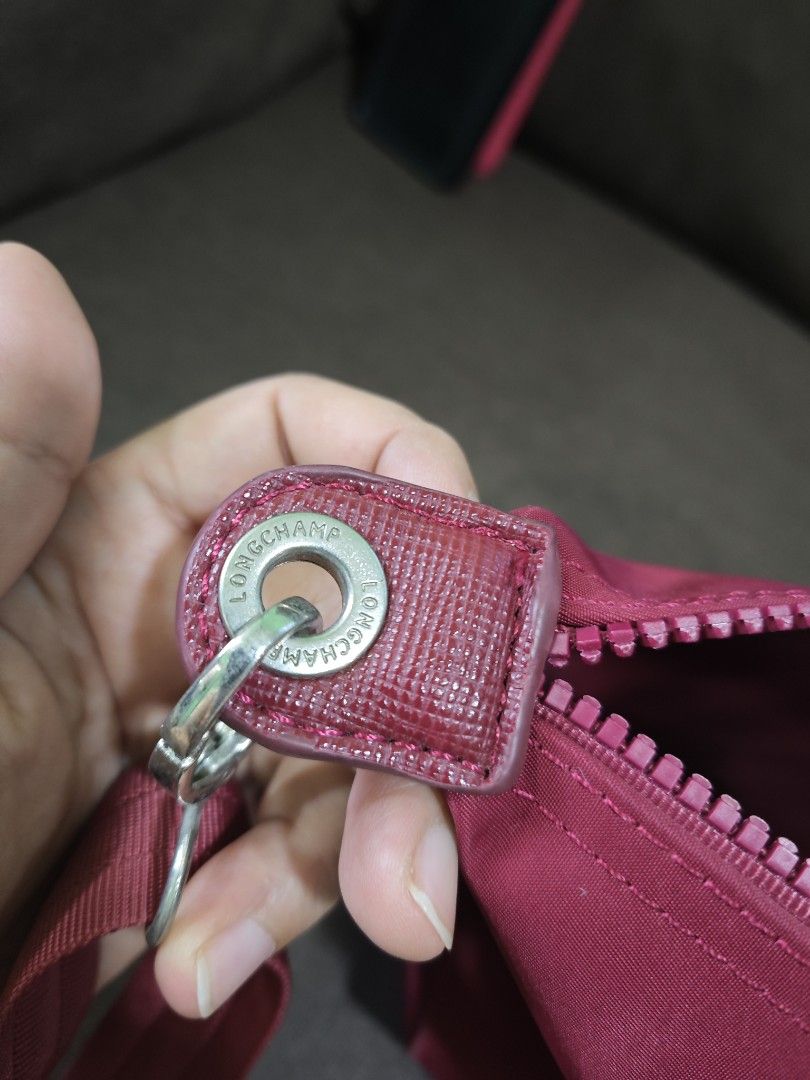 Longchamp small hand/sling bag (Category: Cross-body Bags) located in Pili. Submitted by zaneombao03491 (Listing ID 1467372595, Image 3). Description: .