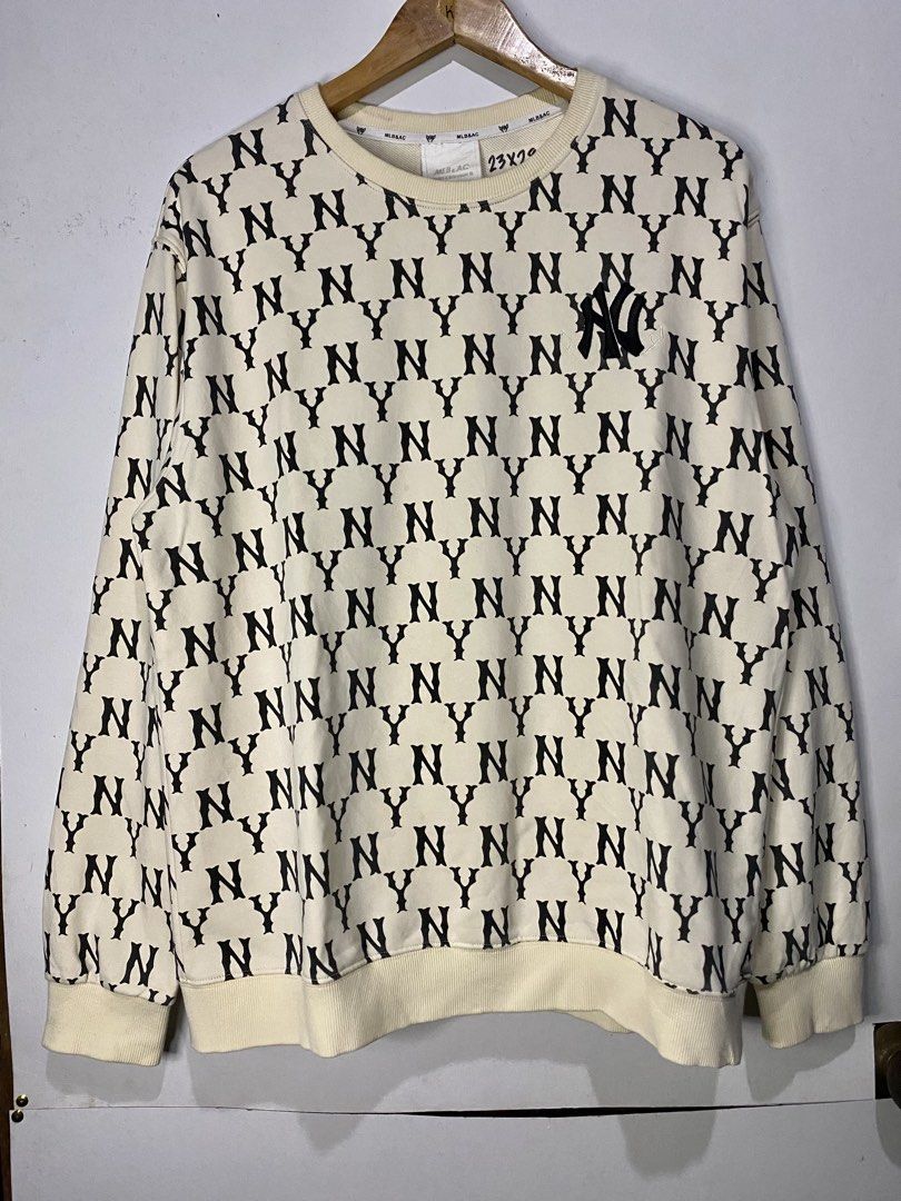 LONGSLEEVE JACKET (Category: Coats, Jackets and Outerwear) located in Jaen. Submitted by oshimamark58418 (Listing ID 1467512238, Image 2). Description: - Brand: MLB New York Yankees - Style: Long sleeve sweatshirt / jacket - Color: Off-white / Cream with black NY monogram print - Features: Large NY logo print on the back, small embroidered NY logo on the chest, ribbed collar, cuffs, and hem - Size: XL - Condition: Excellent, stylish streetwear pi