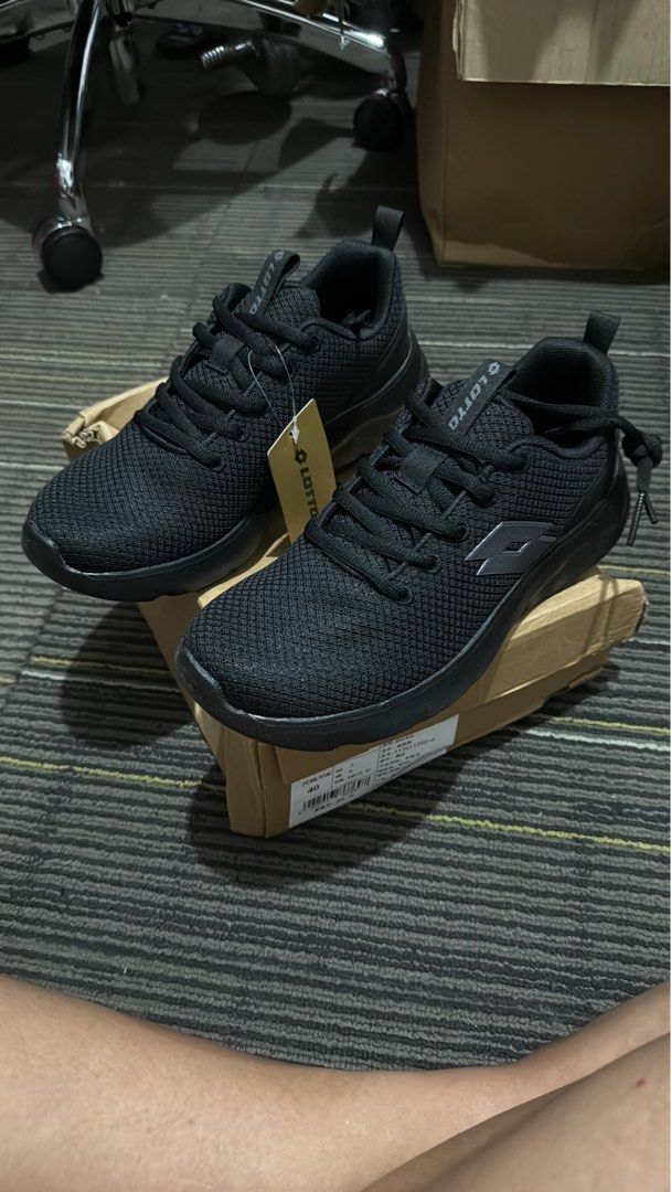 Lotto | Breathable Lightweight Soft Bottom Running Shoes (Category: Sneakers) located in San Mateo. Submitted by maureen1026 (Listing ID 1467363887, Image 1). Description: Lotto | Breathable Lightweight Soft Bottom Running Shoes.
