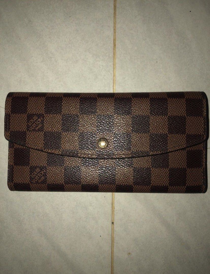 Louis Vuitton (Category: Wallets & Card holders) located in Tuguegarao City. Submitted by z3usky (Listing ID 1467391407, Image 1). Description: Only a copy but it’s spotless and looks like the original .