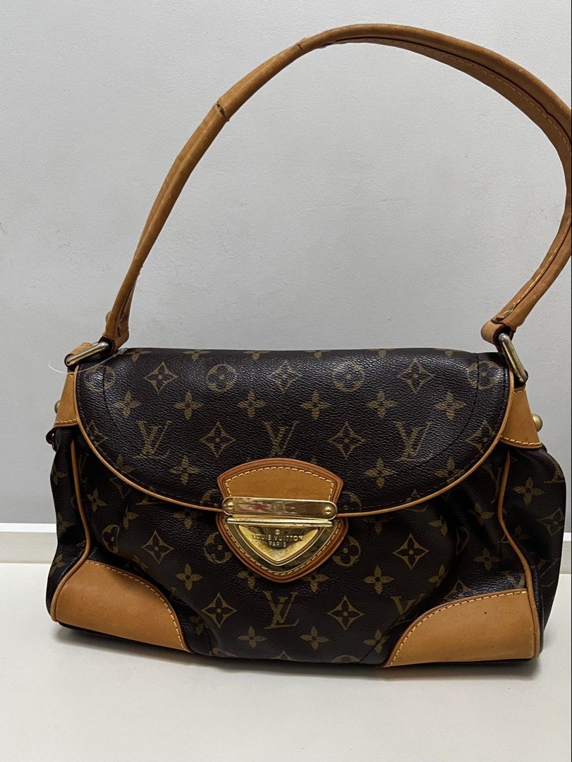 Louis Vuitton Beverly MM shoulder bag (Category: Luxury Bags & Wallets) located in San Fernando. Submitted by ilovemelochan (Listing ID 1467460945, Image 1). Description: - Louis Vuitton MM monogram coated canvas handbag - Structured and stand alone shoulder bag - cracks on shoulder strap - Secure gold-tone lock closure on the front flap - patina leather handle and corners not perfect, with rubs and discoloration in front, sides and handle. -not 