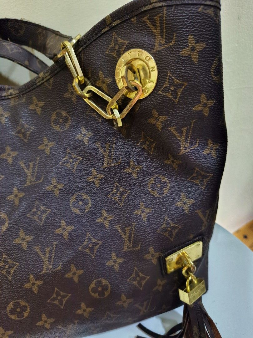 Louis Vuitton Monogram Canvas Tote Bag with Tassel (Category: Luxury Bags & Wallets) located in General Santos City (Dadiangas). Submitted by happyrabbit_42489c (Listing ID 1467524702, Image 2). Description: - Monogram canvas tote bag - Elegant gold-tone chain handles with leather tassel charm - Grey interior lining with zipped divider pocket - Handy open side compartments for easy organization - Stamped leather interior label: Louis Vuitton Pari