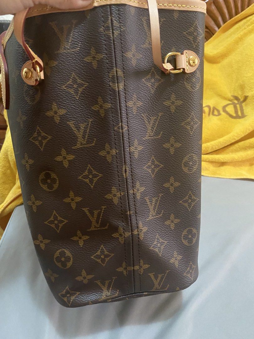 Louis Vuitton Monogram Neverfull MM Tote Bag (Category: Luxury Bags & Wallets) located in San Pablo. Submitted by butterfly1987_ (Listing ID 1467600204, Image 3). Description: - Authentic Monogram Canvas with untreated cowhide leather trim - Classic red striped textile interior lining - Interior zippered pocket with leather heat stamp - Premium gold-tone hardware - Comfortable dual flat shoulder straps - Adjustable side leather laces - Made in Fr