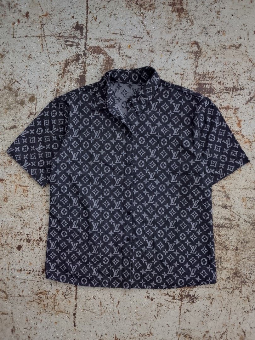 LOUIS VUITTON MONOGRAM SHORT SLEEVE BUTTON-UP SHIRT (Category: Tshirts & Polo Shirts ) located in Manila. Submitted by saiintthrift (Listing ID 1467442410, Image 1). Description: Condition: As New Dimes: 27.5 x 21.5 Color rate: 11/10 Issue: NO TAGS ig: saiint.thrift fb: Saiint Thrift tiktok: saiint.thrift carousell: saiintthrift 980 + sf.