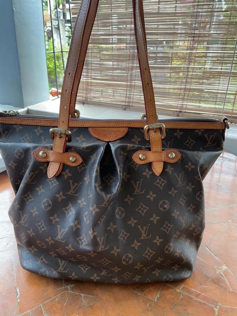 Louis Vuitton Palermo (Category: Luxury Bags & Wallets) located in Tagbilaran City. Submitted by Bunnybebu (Listing ID 1467509115, Image 1). Description: Excellent used condition Large size Searchable code Walang labas piping Kindly inspect all photos carefully for details. Zoom in you must. 📍Tagbilaran City, Bohol ⚠️ This is a thrifted item so please manage your expectations. ❎ Bawal sa maselan at maarte ‼️All sales are final. ‼️ ❌ No return, n