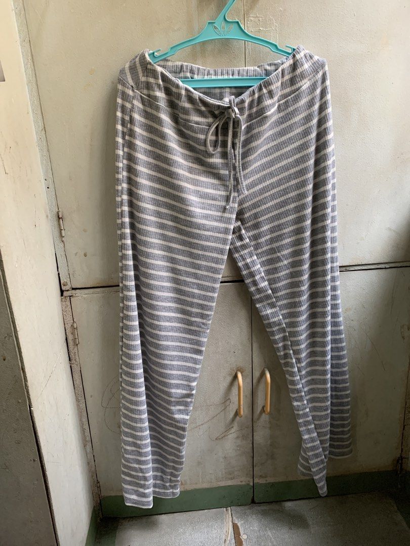 lounge pants (Category: Trousers) located in Manila. Submitted by usagichan_rabbit (Listing ID 1467365315, Image 1). Description: - Grey and white horizontal striped lounge pants - Soft and stretchy ribbed knit material - Comfortable elastic waistband with adjustable front drawstring - Relaxed fit for maximum comfort - Ideal for sleeping, lounging, or working from home 25-30 waist 37-38 length.