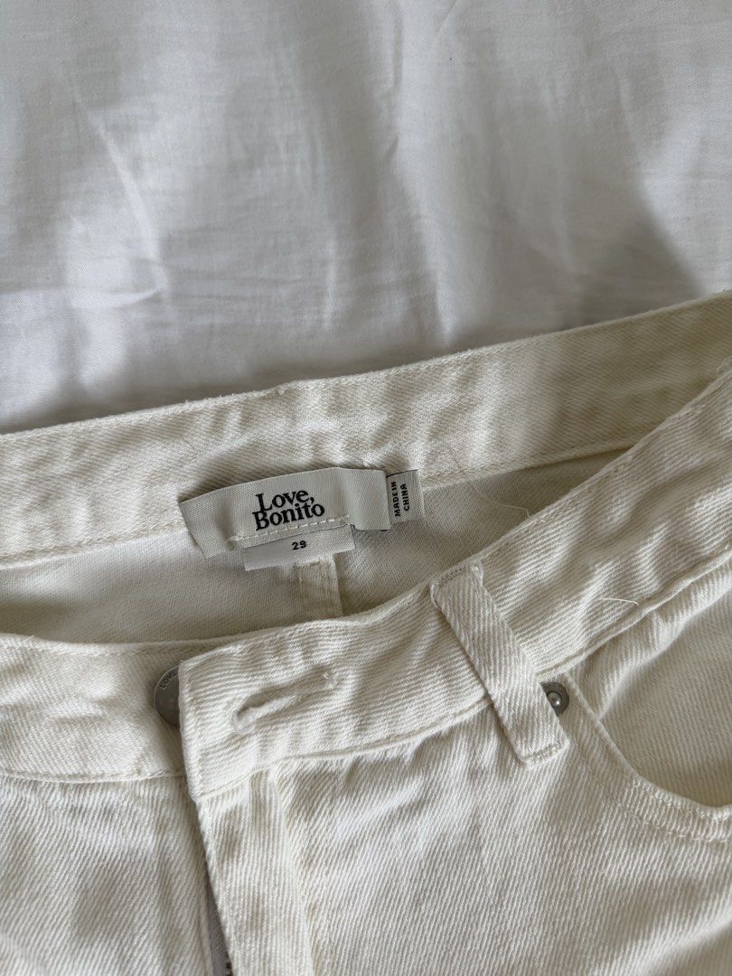 Love, Bonito White Denim Jeans (Category: Jeans) located in General Trias. Submitted by matchadeclutters (Listing ID 1467416765, Image 2). Description: .