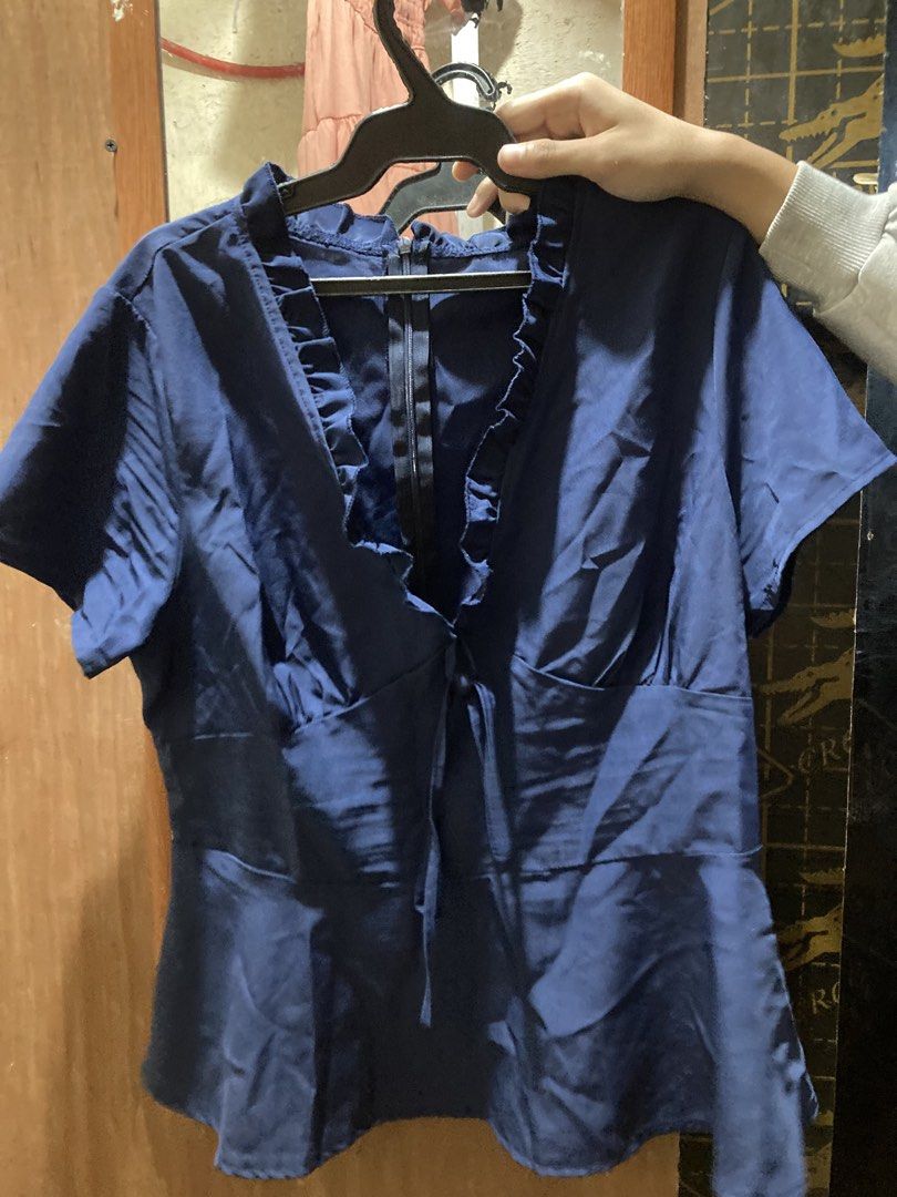 Lovito Top (Category: Others Tops) located in Manila. Submitted by jieoxy (Listing ID 1467508472, Image 1). Description: 3x lang nagamit Size: L Gcash/mari payment method Sf shoulder by buyer Open for meetup: Batasan Hills, QC area only.